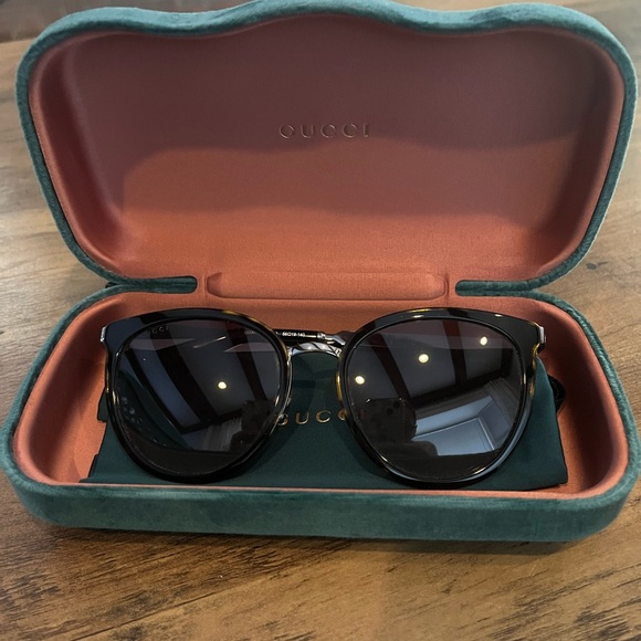 Gucci Sunglasses - Picture 3 of 4